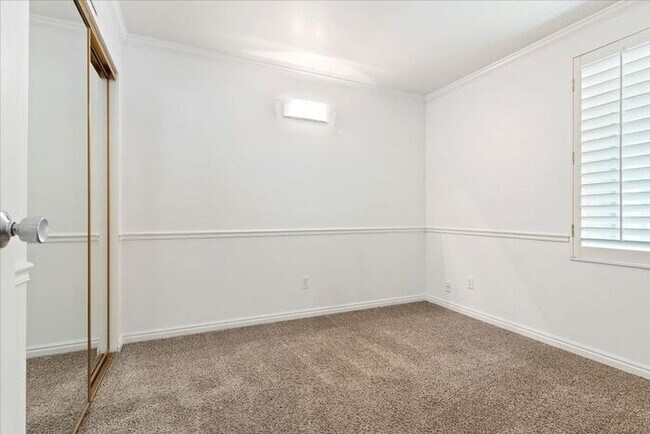 Building Photo - FOOTHILL 3 bed 2 bath Condo with Pool