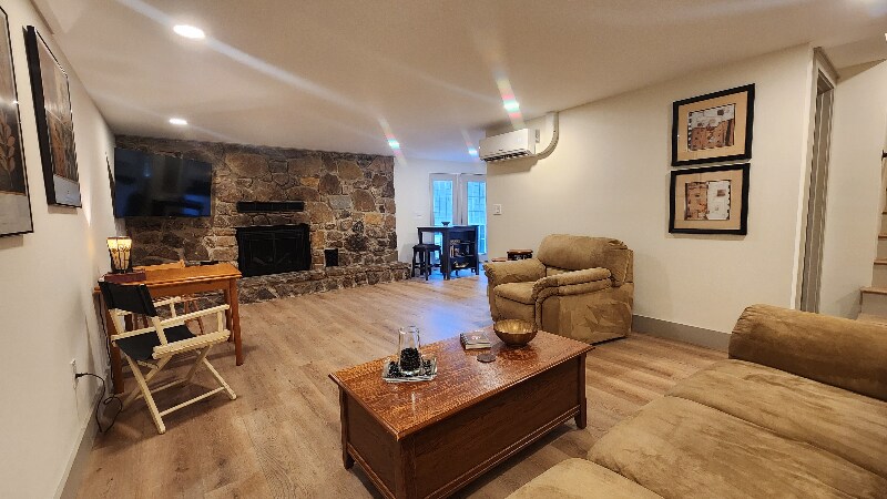 Building Photo - 1704 S Forest Dr