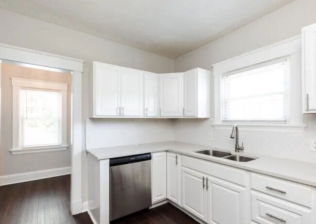 Building Photo - 2556 Williams Ave