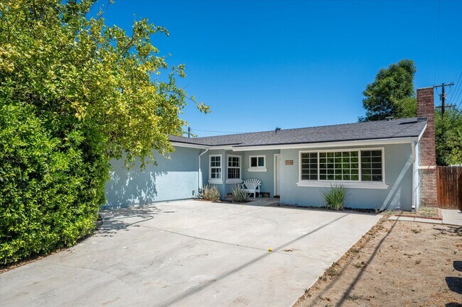 Building Photo - 8846 Laramie Ave