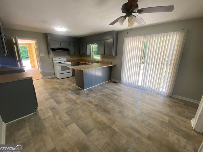Building Photo - 843 Carrollton Villa Rica Hwy