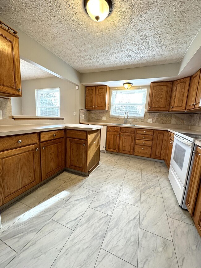 Building Photo - 5117 Bixford Ave