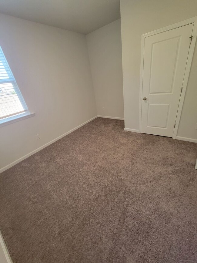 Building Photo - Gorgeous Newer Construction In Sneads Ferry!!