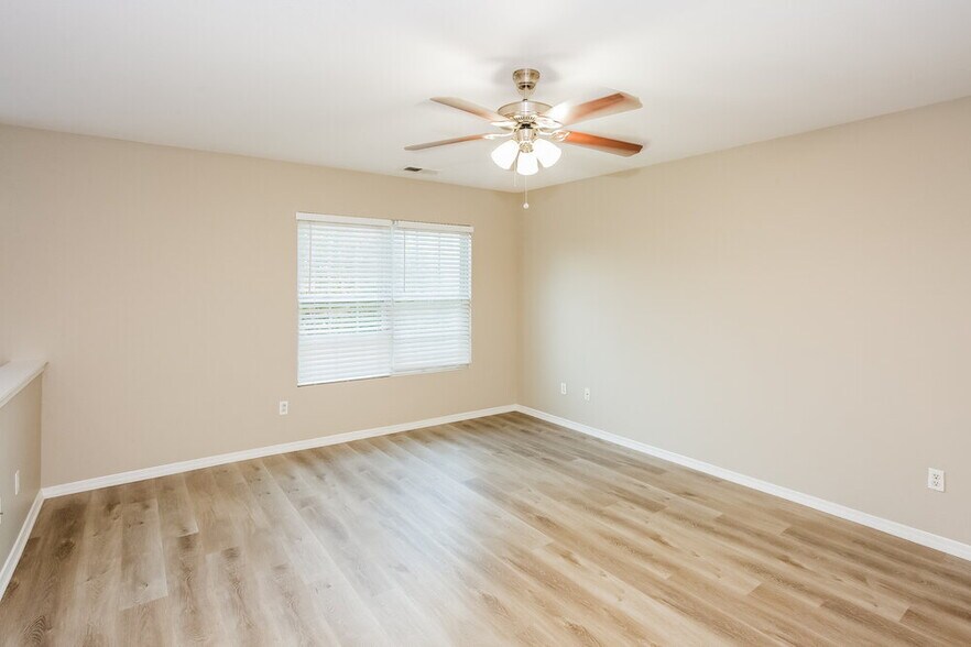 Building Photo - 3031 Buckleigh Dr