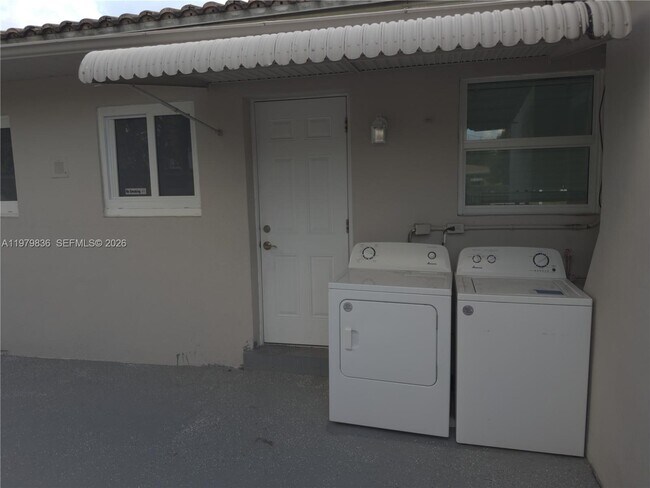 Building Photo - 1403 Adams St