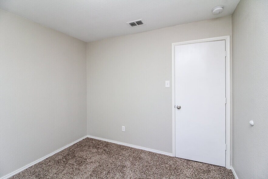 Building Photo - 1329 Castle Ridge Rd