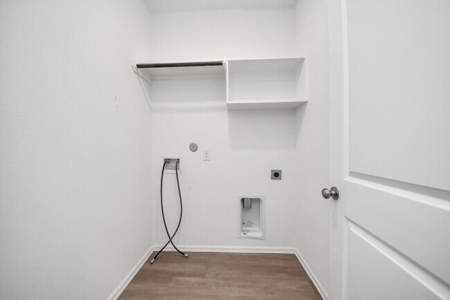 Building Photo - 24063 Hawthorn Lks Dr