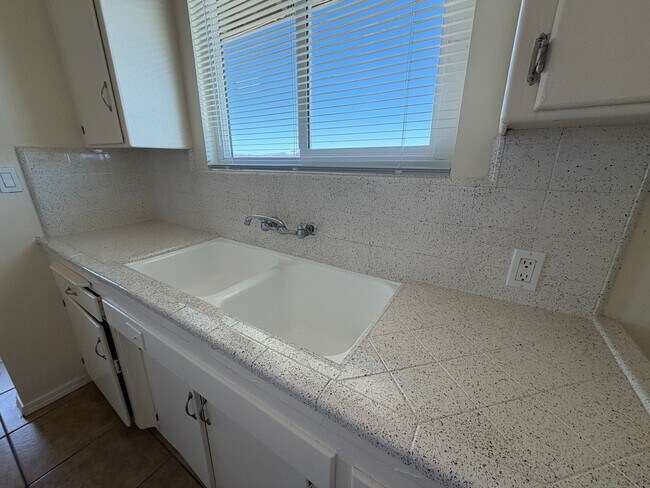 Building Photo - P363