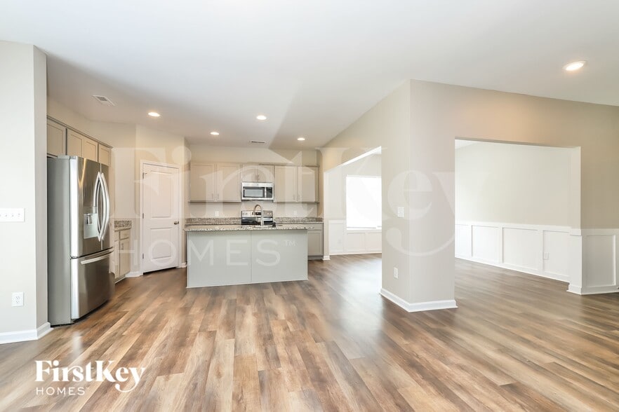 Building Photo - 3748 Streamside Dr
