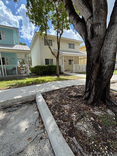 Building Photo - 400 NW 19th Terrace