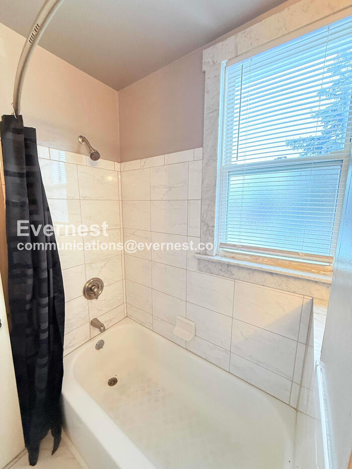 Building Photo - 4443 Elmwood St