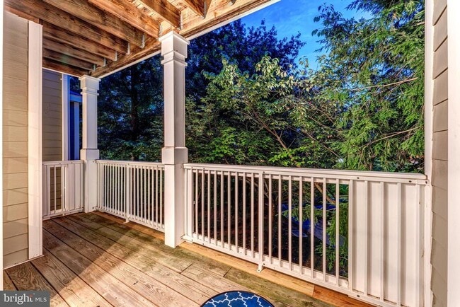 Building Photo - 1700 Lake Shore Crest Dr
