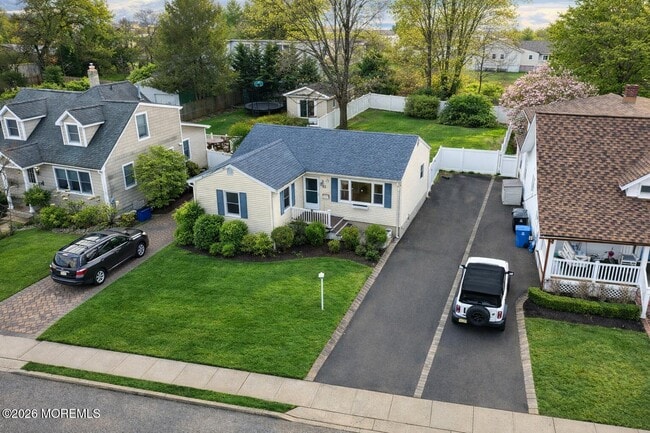 Building Photo - 32 Lake Ave