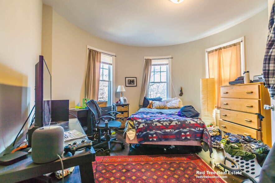 Building Photo - 31 Pleasant St