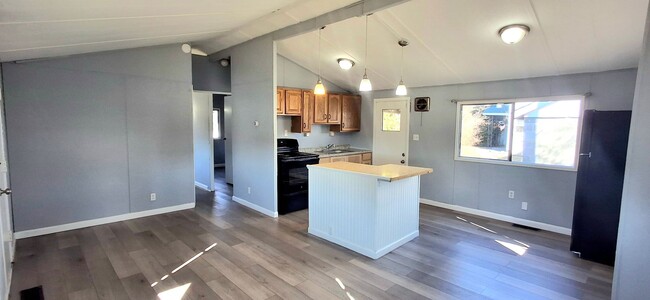 Primary Photo - 2 Bedroom 1 Bathroom in Lebanon!