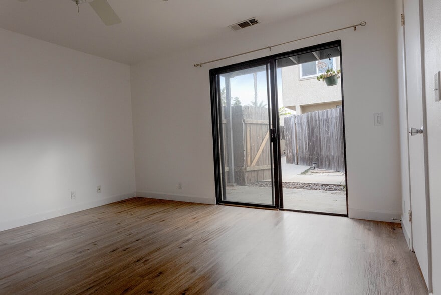 Building Photo - 4928 Narragansett Ave