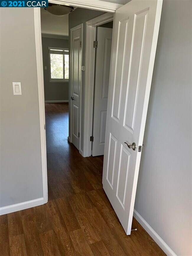 Building Photo - 1150 Lincoln Ave