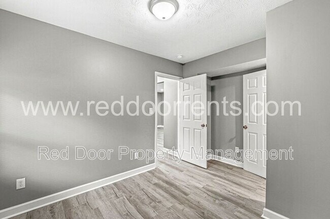 Building Photo - 3340 N Sherman Dr