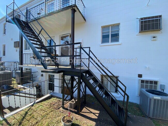 Building Photo - 423 Hill St