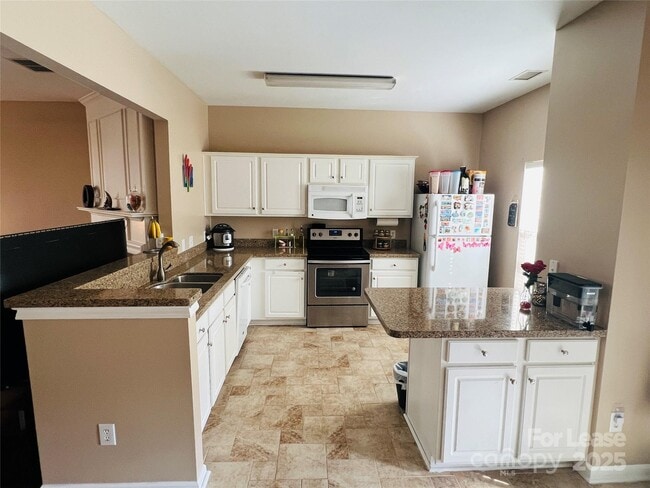 Building Photo - 3203 Mannington Dr