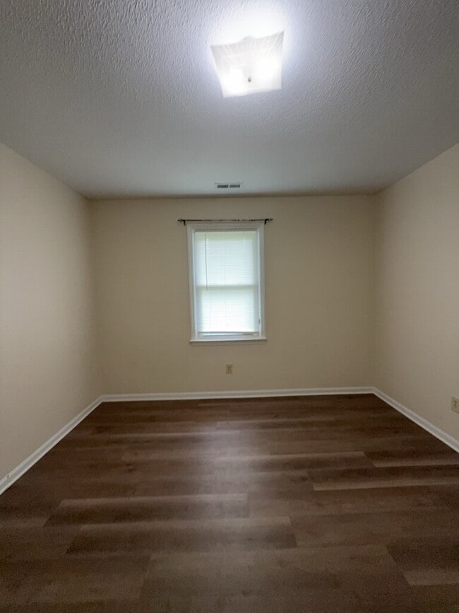 Building Photo - 425 Cedar Crk Dr