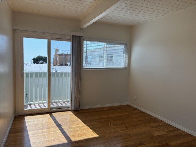 Building Photo - 641 Loma Dr