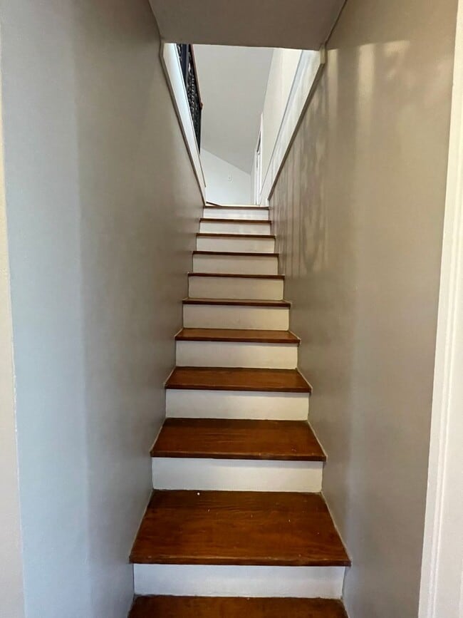 Building Photo - Updated 3/2 House in Old East Rome $1,895
