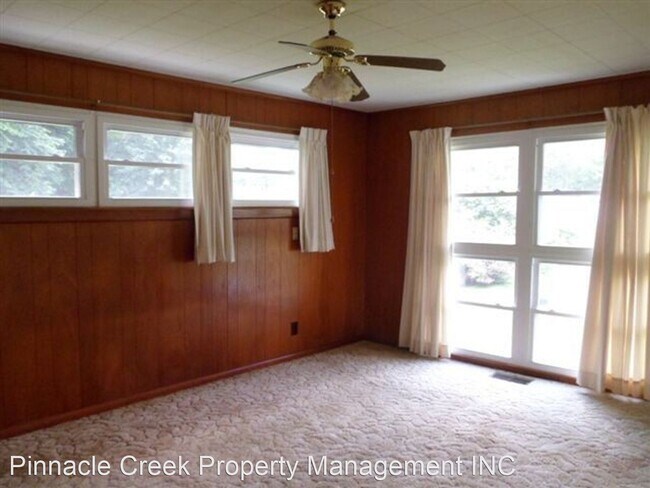 Building Photo - 3 br, 1 bath House - 3927 US Hwy 441S