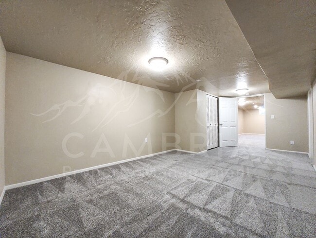 Building Photo - Vintage, Taylorsville 3 bedroom home room ...