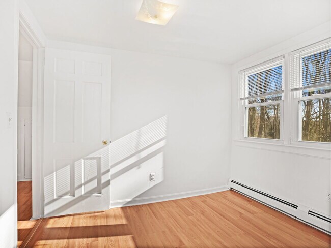 Building Photo - 500 Sport Hill Rd