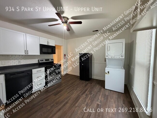 Building Photo - 934 S Park St