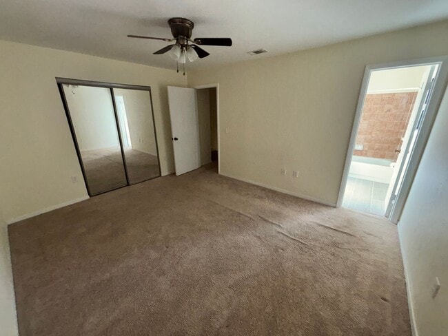 Building Photo - 2-bedroom, 2.5-bathroom townhome