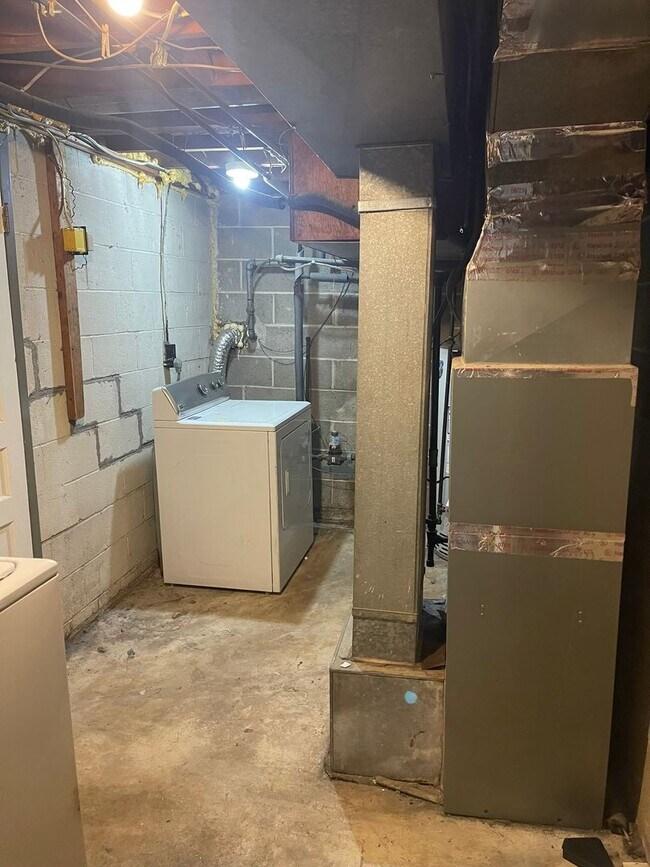 Building Photo - Alban Park Townhome