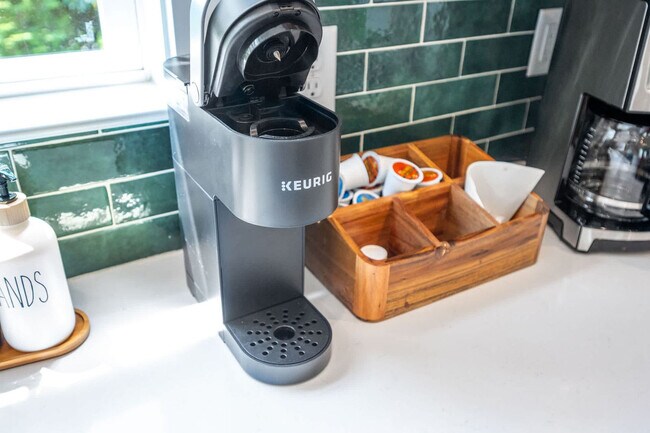 Building Photo - 2019 James St