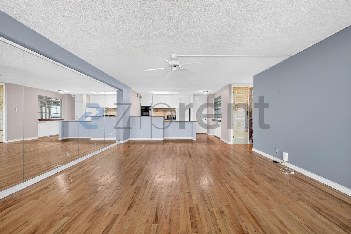 Building Photo - Unit 1717