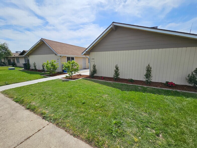 Primary Photo - 1400 W Canal Dr