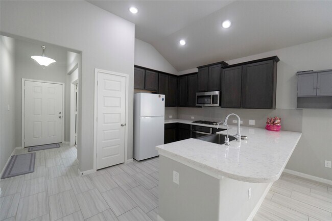 Building Photo - 24238 Golden Fallow Dr