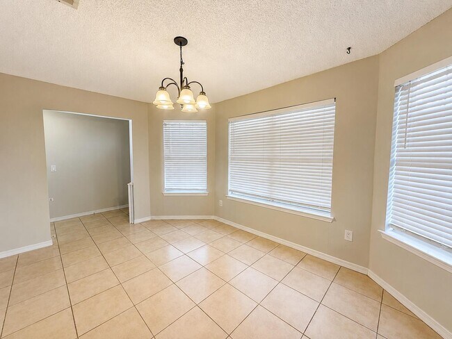 Building Photo - 2722 Shalimar Dr