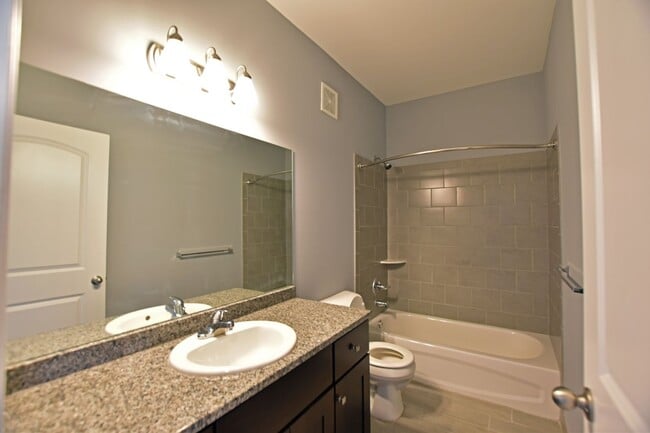 Building Photo - 3-Bedroom, 2-Baths, 1350 SF condo-style apartment, Upper Unit in Shelby Township.