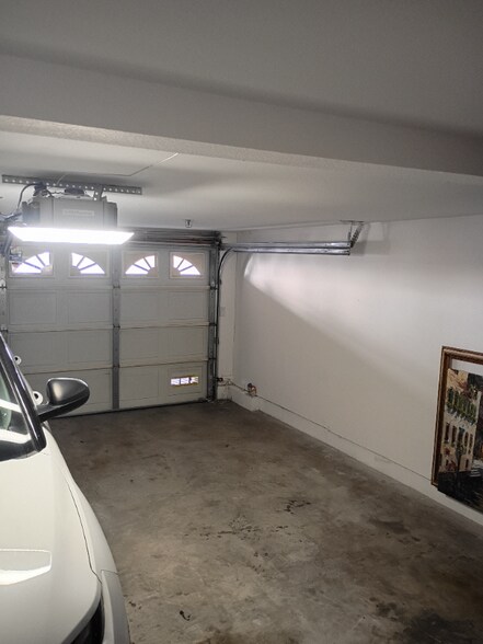 Building Photo - 511 S Monterey St