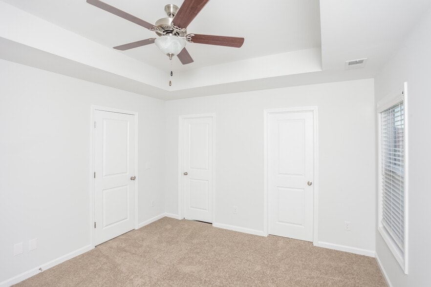 Building Photo - 30 Paces Run