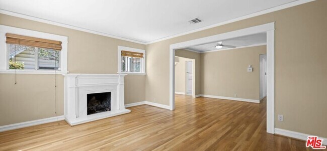 Building Photo - 1149 N Poinsettia Pl