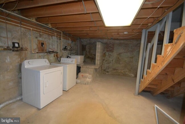 Building Photo - 23 S Upham St