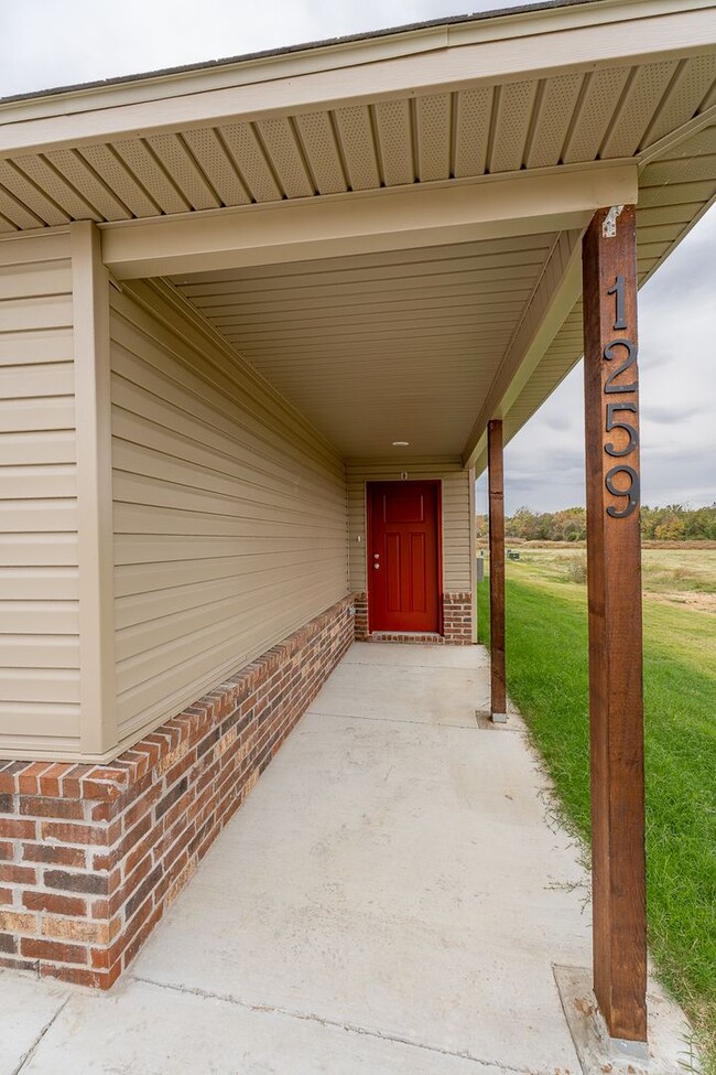 Building Photo - Like New 3-bedroom 2 bath Duplex in Lincol...