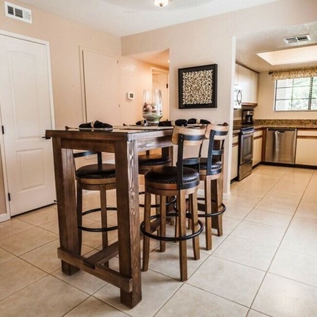 Building Photo - Stylish Palm Springs Oasis with Private Po...