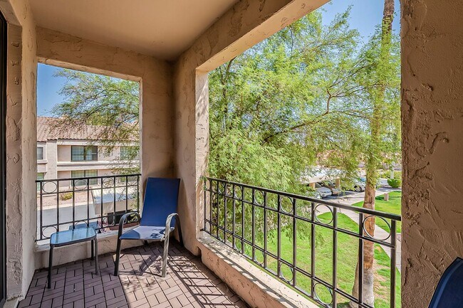 Building Photo - Fully Remodeled 2-Bedroom Condo at the Scottsdale Racquet Club!
