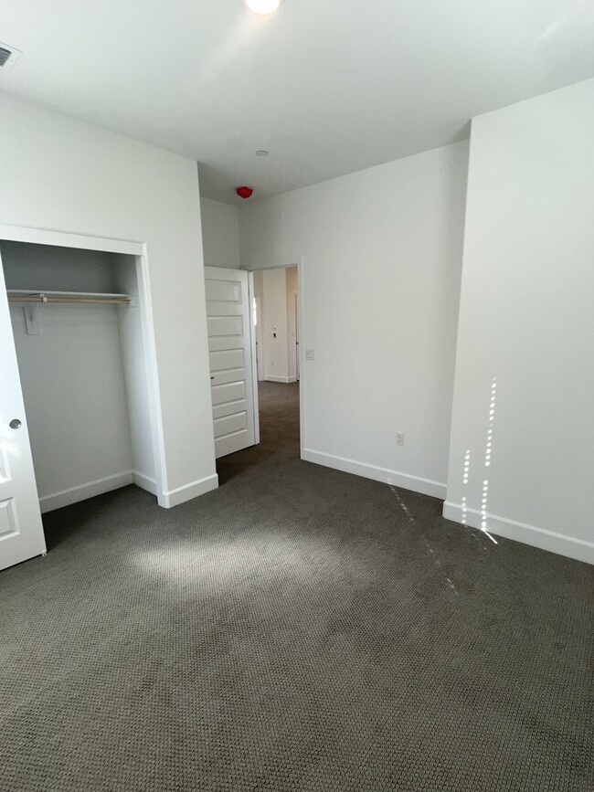 Building Photo - 4041 Flathead Dr