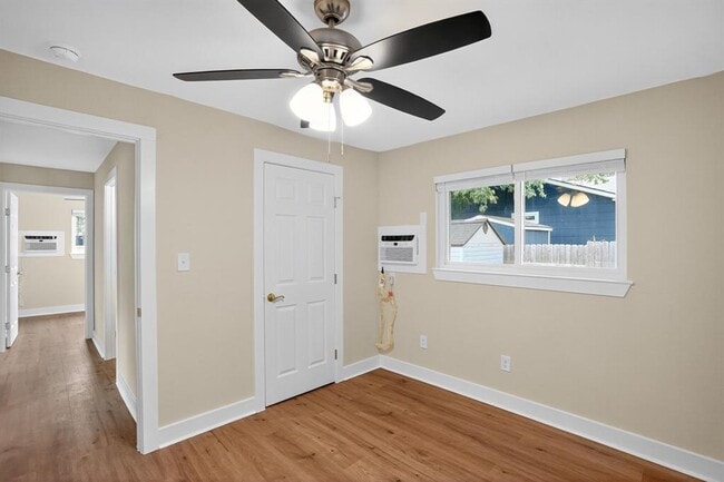 Building Photo - 515 W 8th St