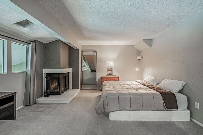 Building Photo - 9866 E Maplewood Cir