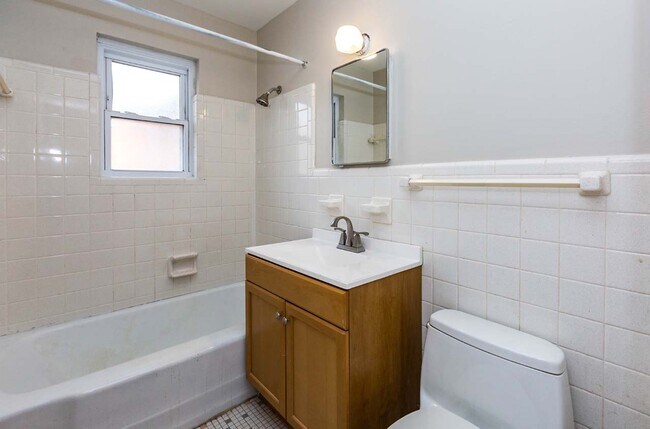 Building Photo - 7204 Marguerite Ln